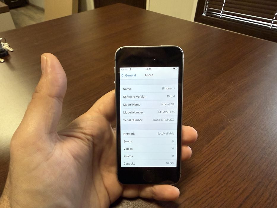 iPhone SE - 16GB - Като Нов