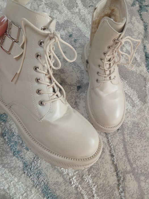 Продам зимние сапожки для девочки 37-38