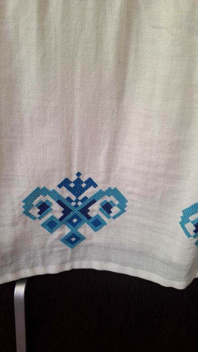 Риза с машинна бродерия