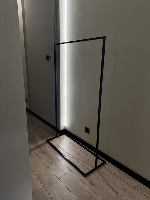 Вешало рейл для вещей