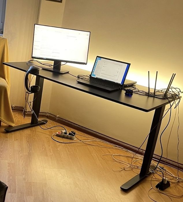 Birou desktop negru led ajustabil ca nou