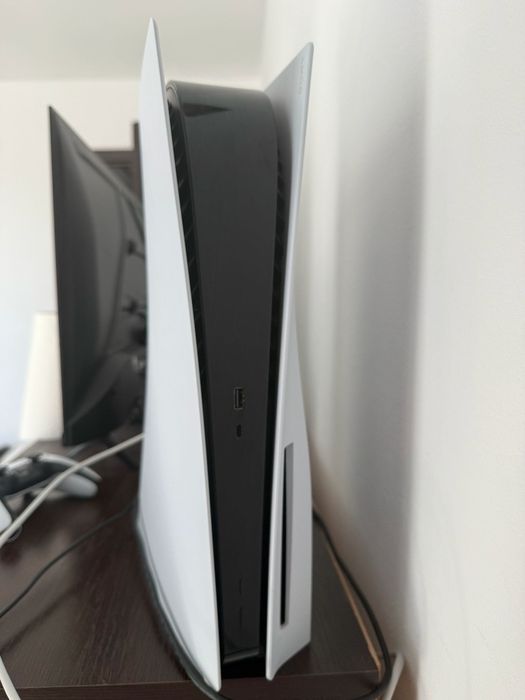 Consolă PlayStation 5 (PS5) Model Fat, Cu Disc, 825GB – Impecabilă / Schimb cu Laptop Gaming