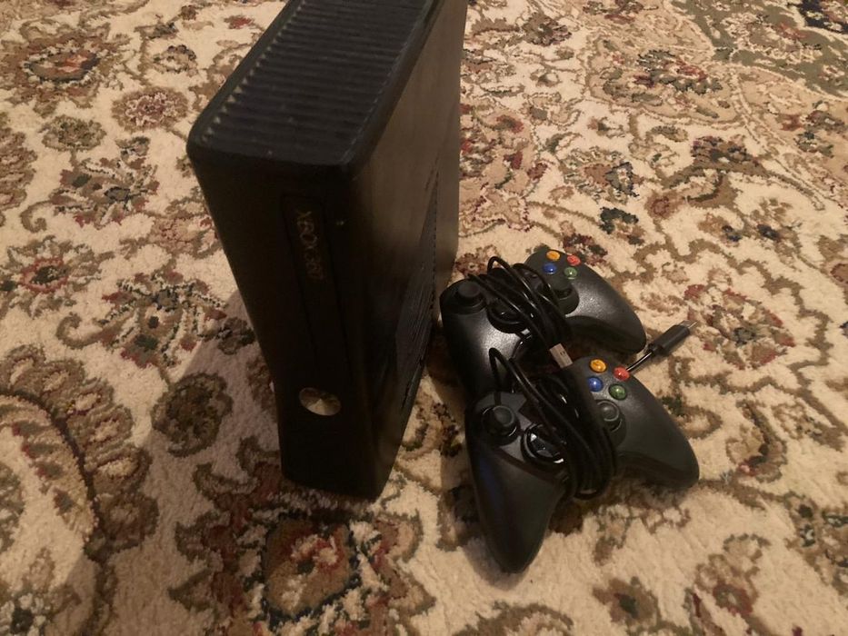 Xbox 360 с джойстиками