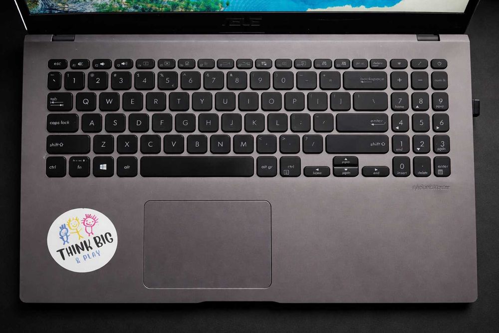 Laptop Asus procesor Ryzen + mouse + Sistem operare