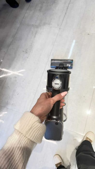 Вертикльный безпроводной пылесос