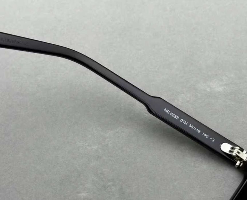 Солнцезащитные очки.