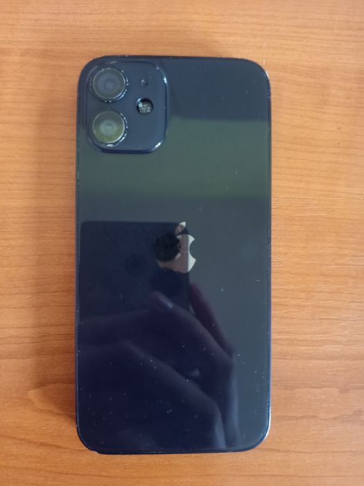 Продавам iPhone 12Mini за части Може и цял