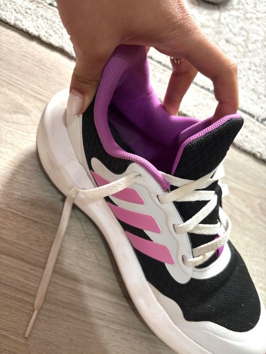 Маратонки adidas 38,5 оригинални много леки обличани много рядко