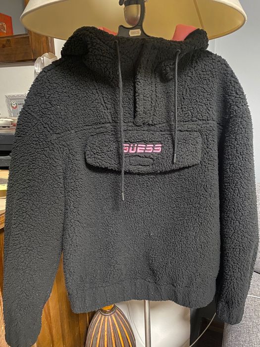 Дамско яке/суитчер на Guess