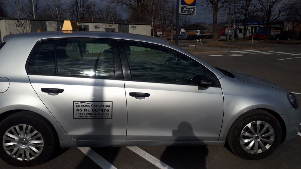 Instructor auto cat B.   2400 ron: cursuri de traseu.