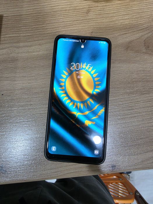 Продам телефон самсунг галакси А 32 память 128