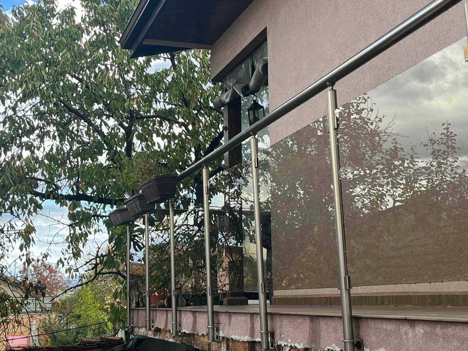 Парапет алуминий със стъкло