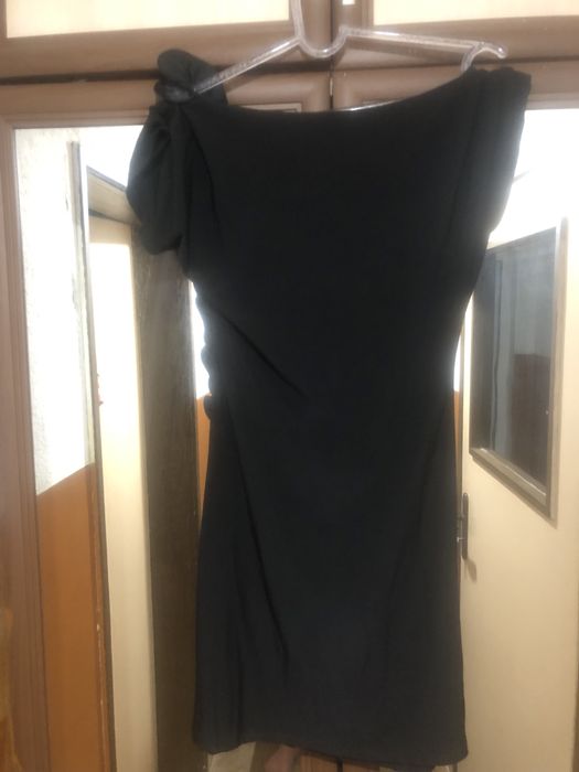 Черна елегантна рокля