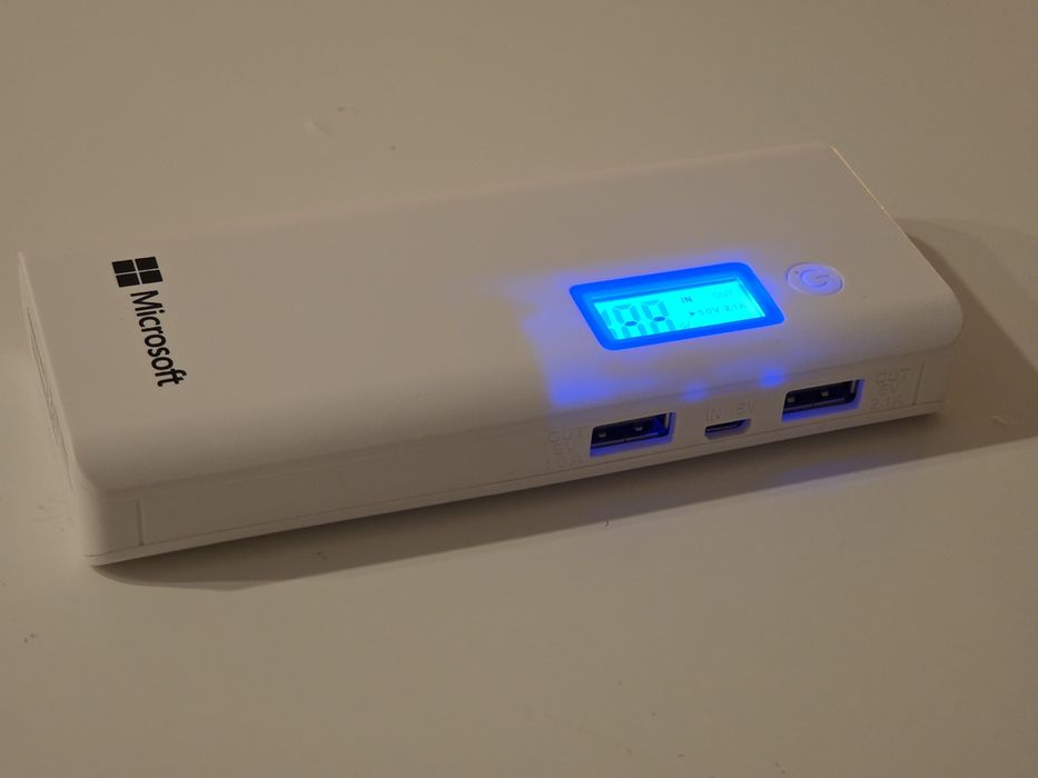 Baterie externa 10.000mAh, cablu USB, lanterna
