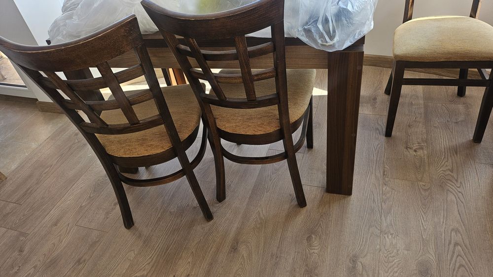 Маса трапезна -дървена, масивна 200 лв.