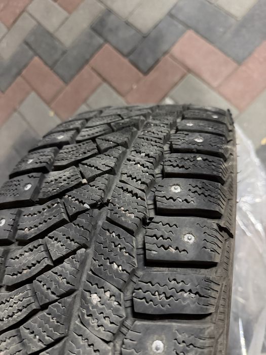 Комплект зимней резины с шипами 225/45/R17