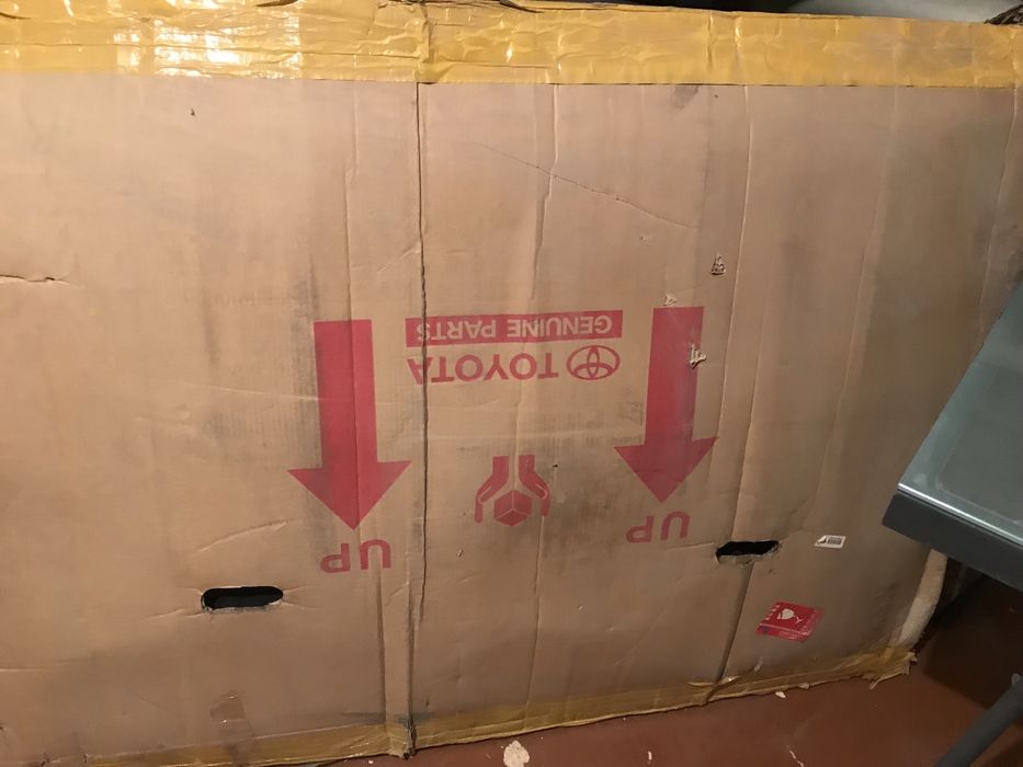 Toyota Corolla 2005 г. СРОЧНО ПРОДАМ бампер,решётка радиатора,капот