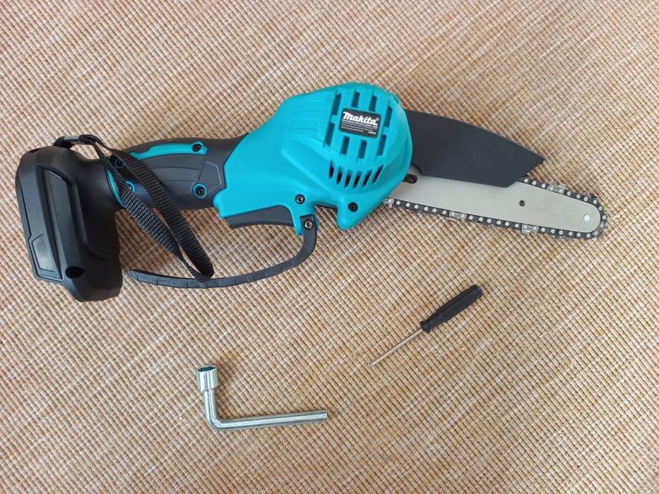 Mini drujba electrica Makita 22cm cu acumulator BL 6Ah