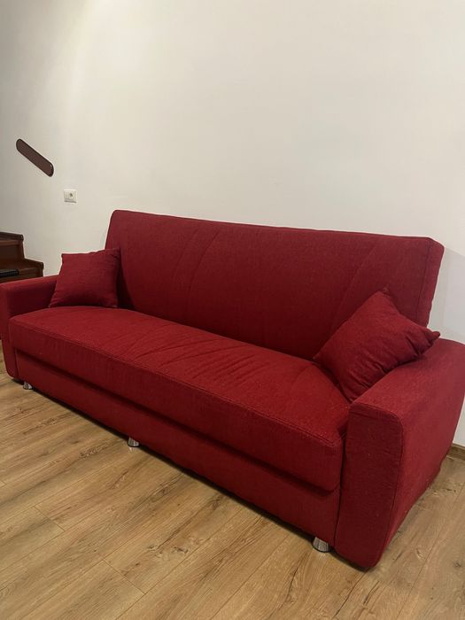 Vând canapea extensibilă, culoare roșu bordo, stare foarte bună