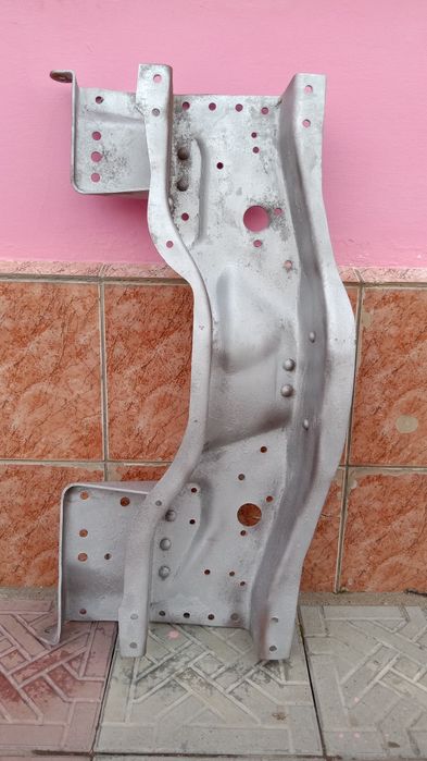 Продается передняя поперечина