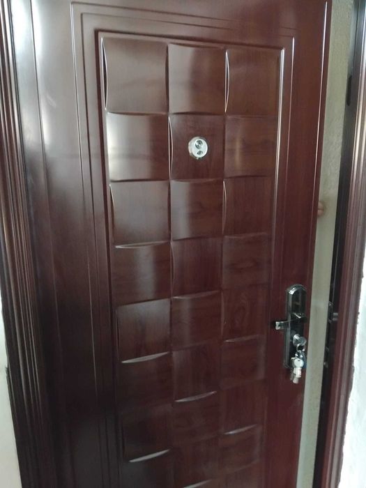 Închiriez apartament cu 2 camere