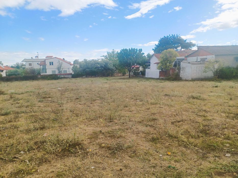 Продават се парцели в регулация с площ от 200 м2 в Аспровалта, Гърция