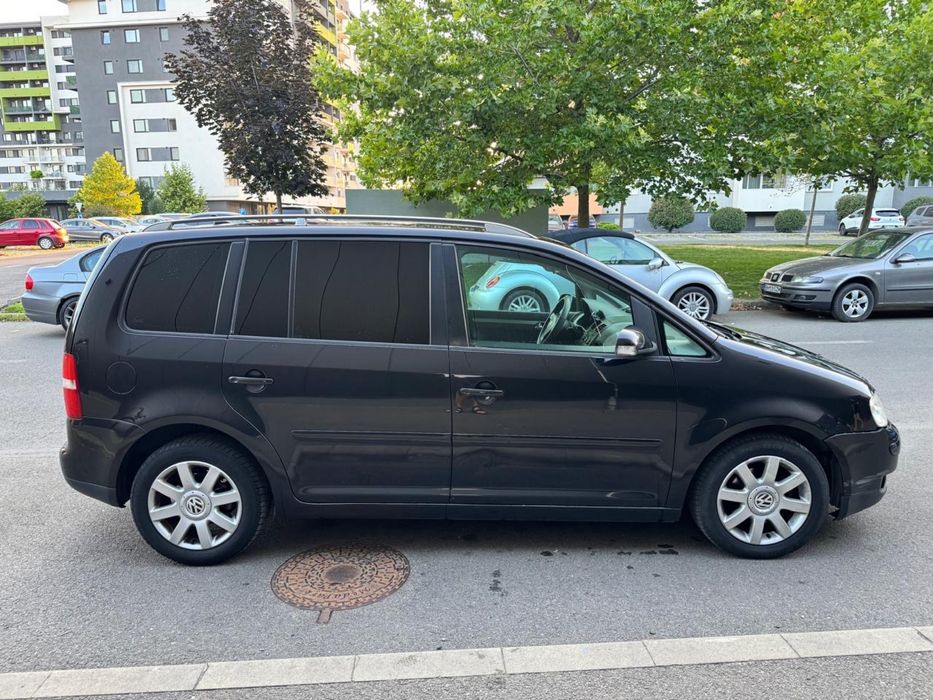 Vând Volkswagen Touran (2005) – 2.0 TDI