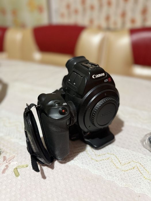 Кинокамера Canon C100