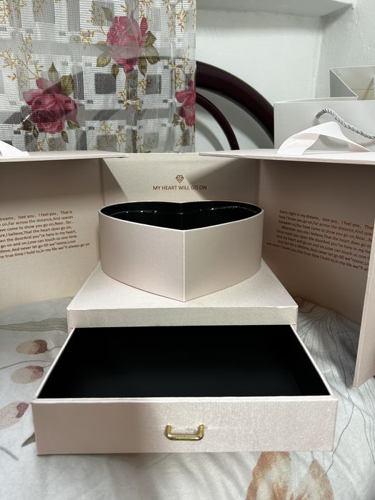 Подарочная коробка