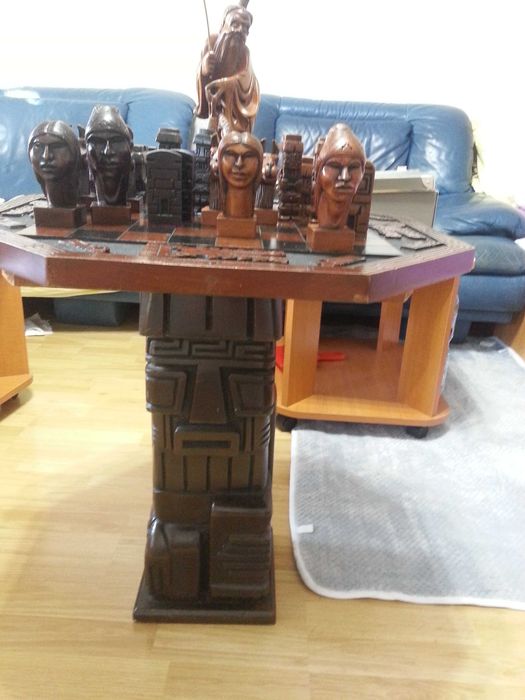 Joc de sah cu masa sculptat manual