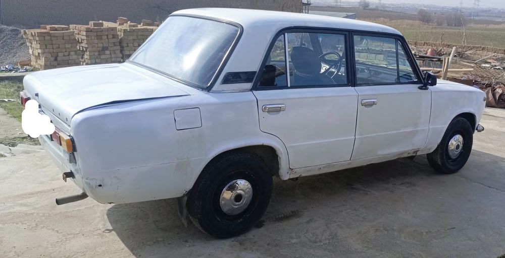 Vaz 21011 sotiladi