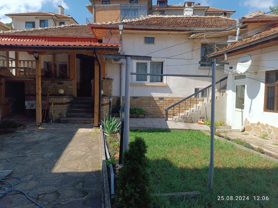 Продава се Къща в Пловдив, Младежки Хълм - 200 кв.м за 300 €/кв.м - Снимка #1