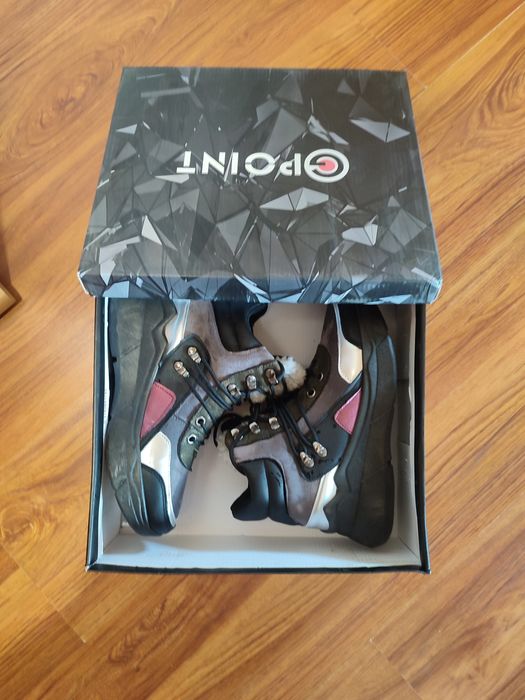 Дамски спортни боти