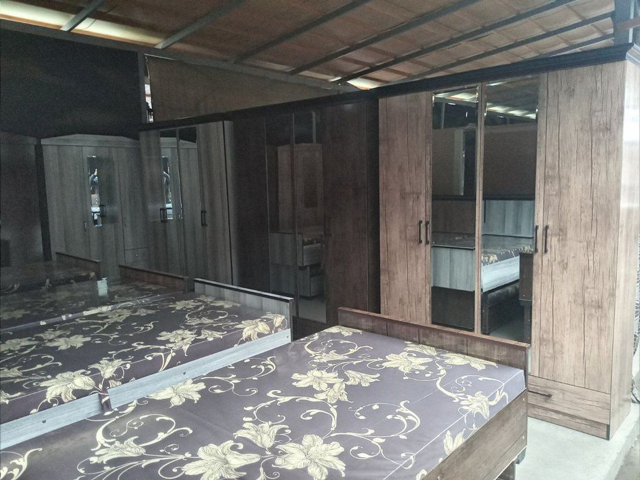 Мебель шкафы и шифоньеры сотилади