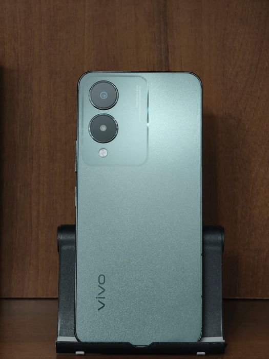 Продам смартфон vivo Y17s
