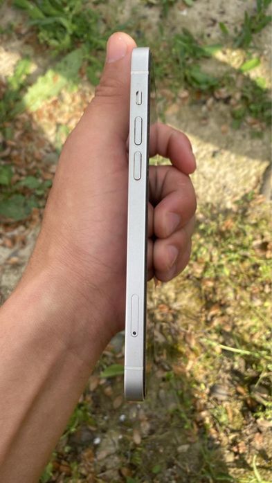 Продаю iphone 12 white edition