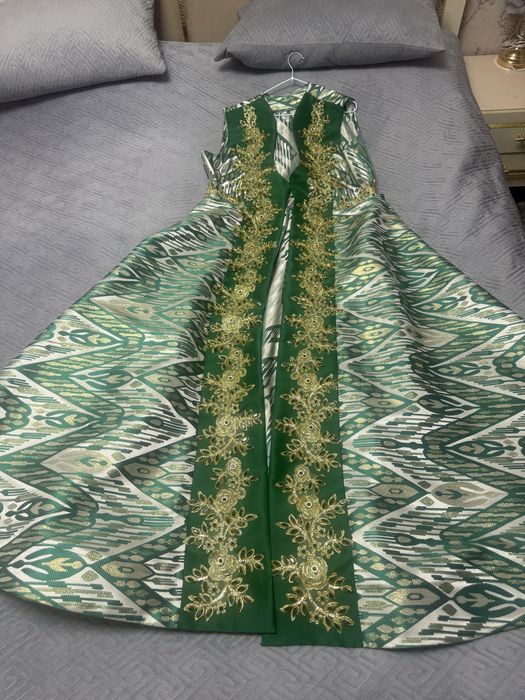 Продаются национальные свадебные чапаны