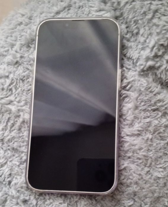 продам iPhone 13