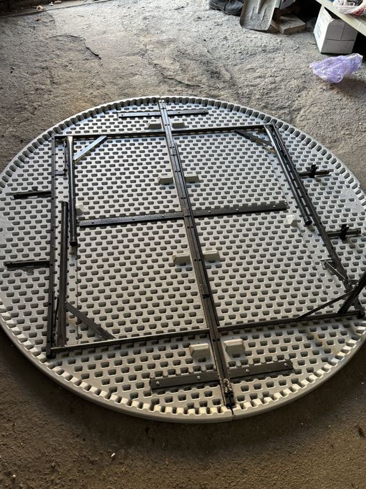 Продаем стол круглый