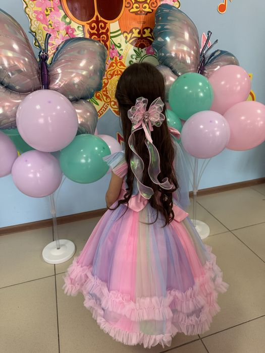 Шикарное платье 130 размер