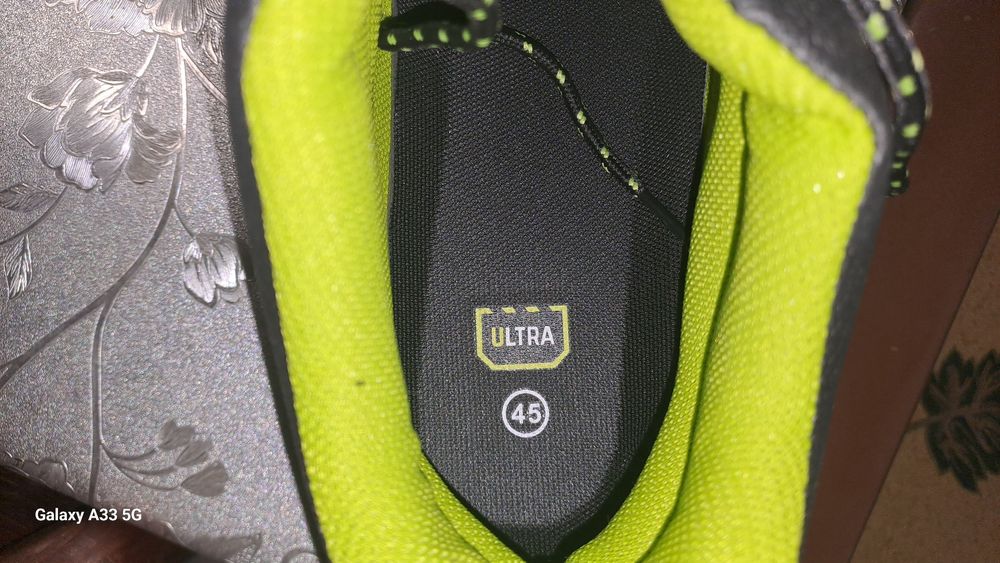 Продаются новые Ботинки 45 размера. Цена 250.000.сум.