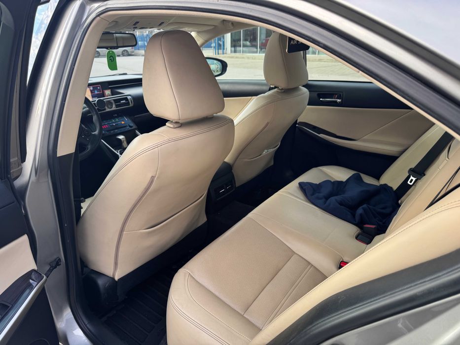 Lexus IS 300h Luxury