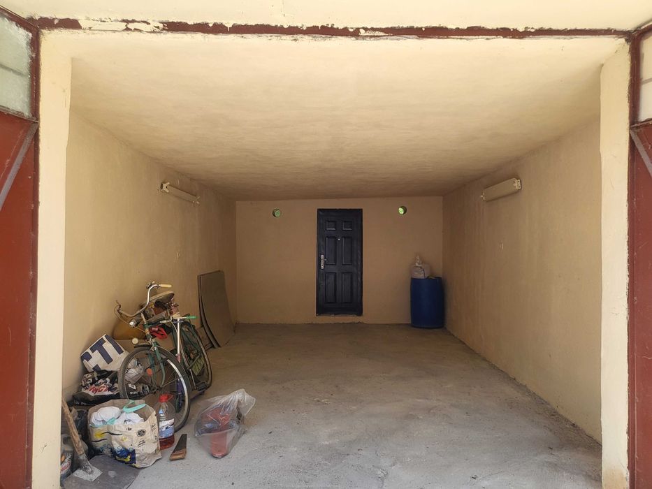Apartament + garaj de vanzare