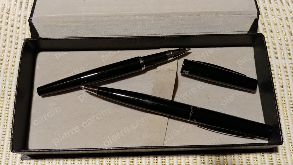Set 2 pixuri pierre cardin, cutie, nefolosite