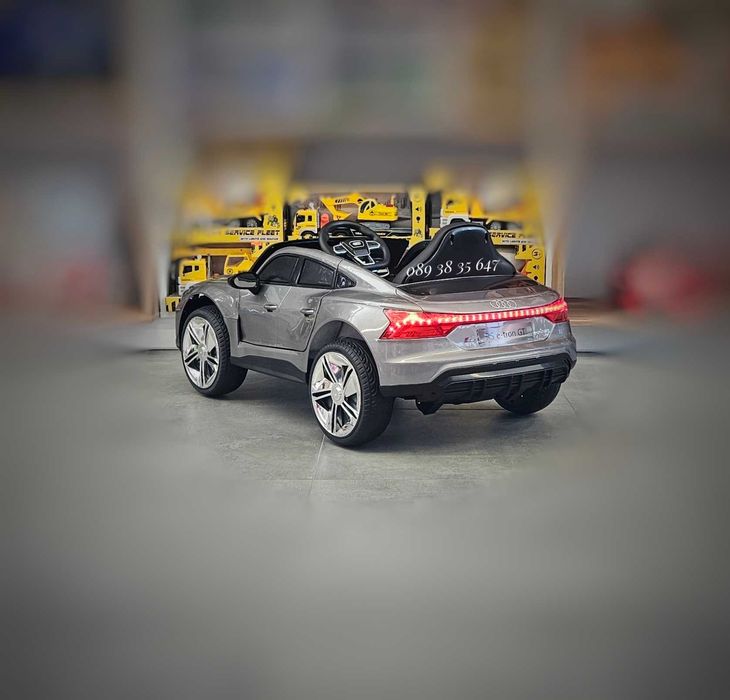 ТОП ЦЕНА!НОВО!Акумулаторна кола AUDI RS E-TRON с 12V,EVA ГУМИ,металик