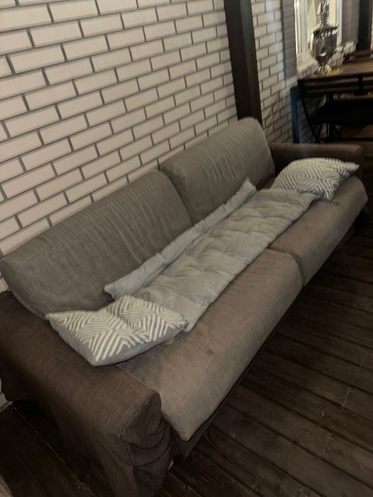 Двухместный диван
