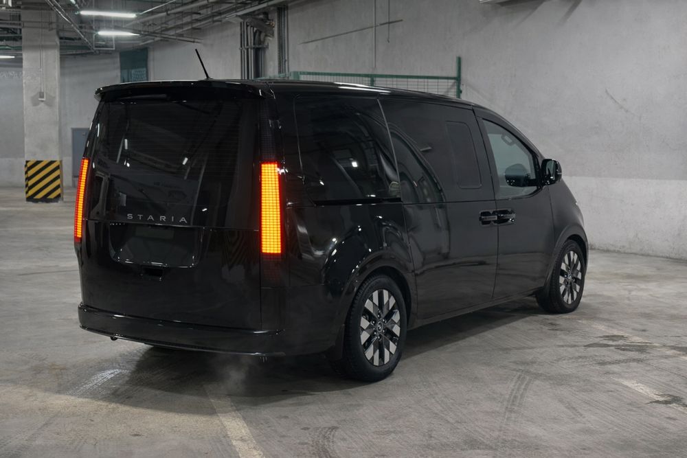 Hyundai Staria LUXE с личным водителем