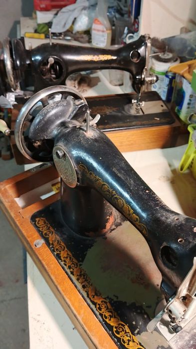 Швейные машинки на запчасти.