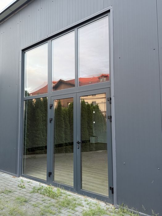 Termopan din aluminiu cu usa si geamuri hala , garaj etc