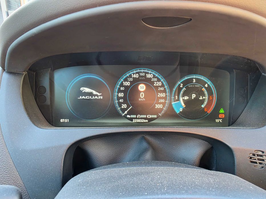Jaguar F-Pace 3.0D AWD 300CP – 2017 – Eleganță, confort și putere